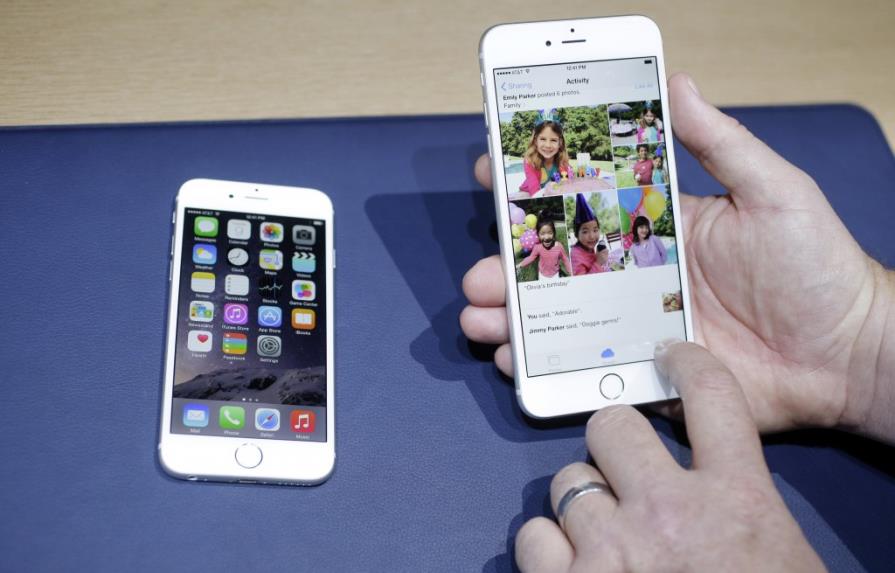 Cae acción de Apple tras problemas de iPhone