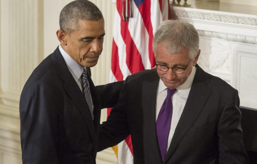 Analistas dicen secretario de Defensa dejó el Pentágono presionado por Obama