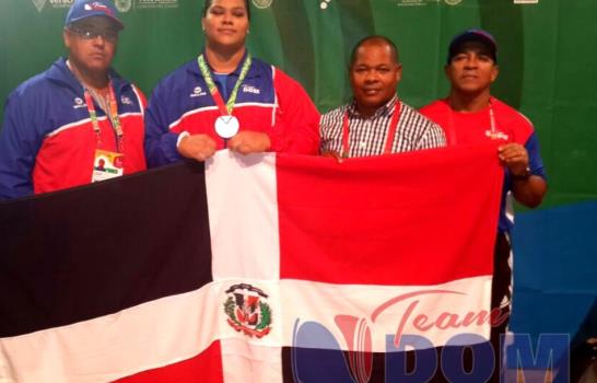 Pesas termina con gran actuación; softbol femenino vence a Venezuela; Víctor Estrella inicia con triunfo