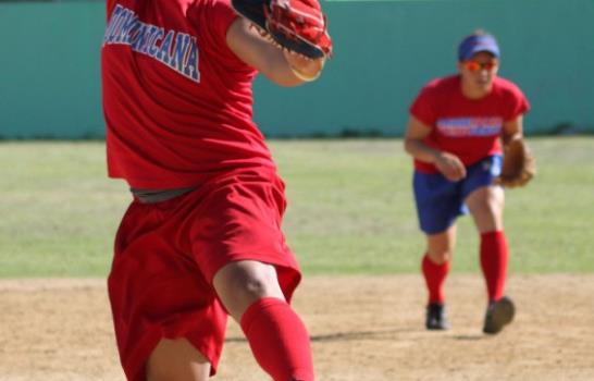 Pesas termina con gran actuación; softbol femenino vence a Venezuela; Víctor Estrella inicia con triunfo