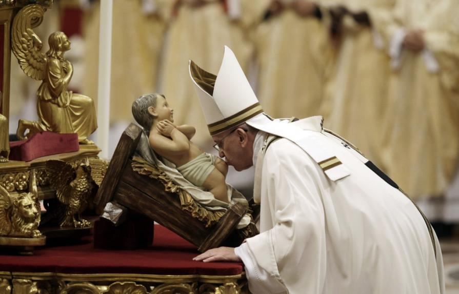 Papa Francisco pide en la Misa del Gallo ternura y humildad para afrontar la vida