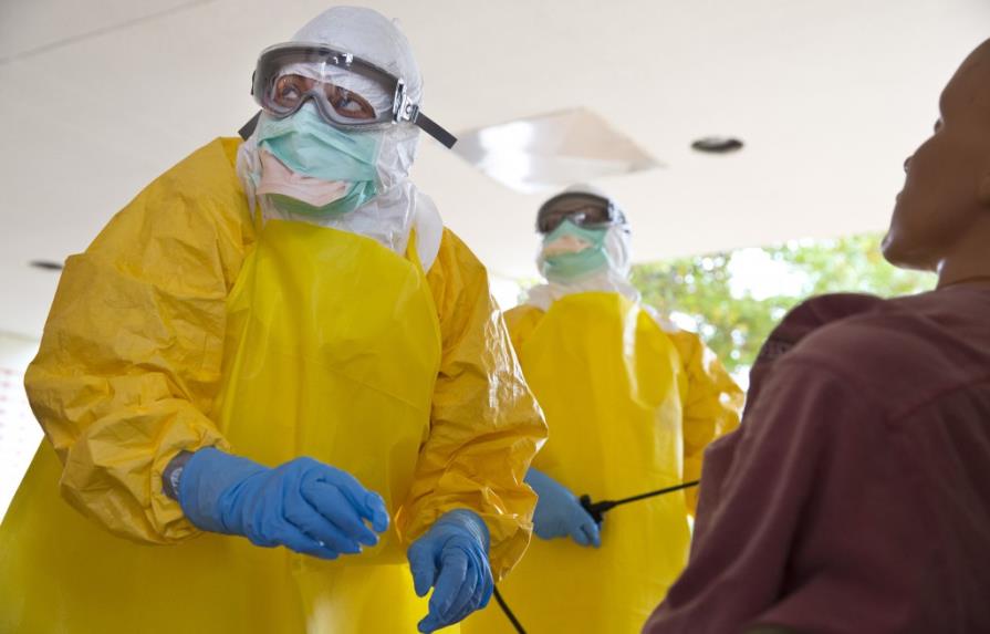 Estados Unidos vigila a técnico por posible exposición al ébola