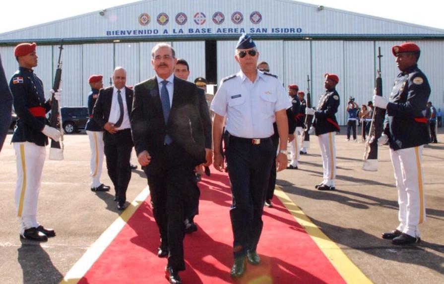 Danilo Medina parte hacia Honduras