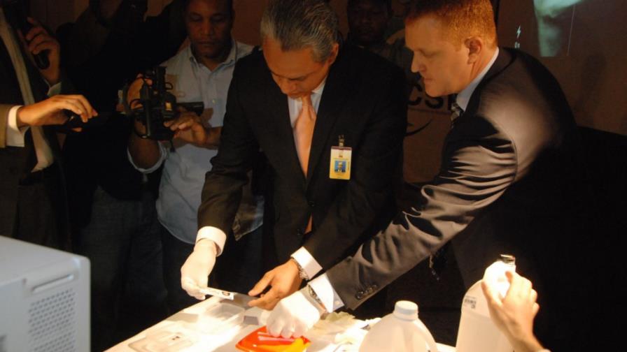 Muestran la tecnología para elaborar la nueva cédula