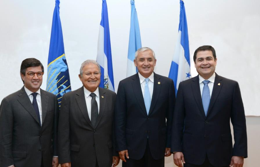 Presidentes centroamericanos buscan reforzar programas educativos con el BID