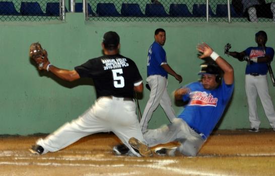 Villa Consuelo, Los Praditos, Capotillo y la Fe avanzan en VI Torneo de Softbol Molinete Barrial