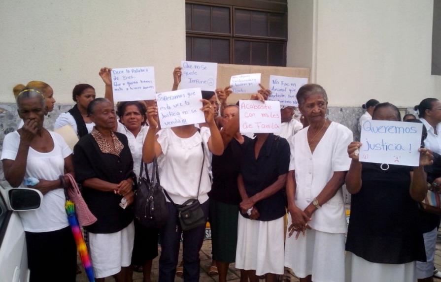 Comunitarios de Gualey piden justicia por muerte del dirigente Radhamés Curiel
