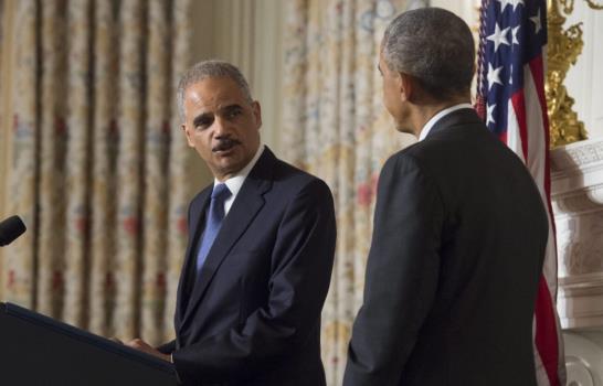 El primer fiscal general afroamericano de EE.UU., Eric Holder, deja el cargo