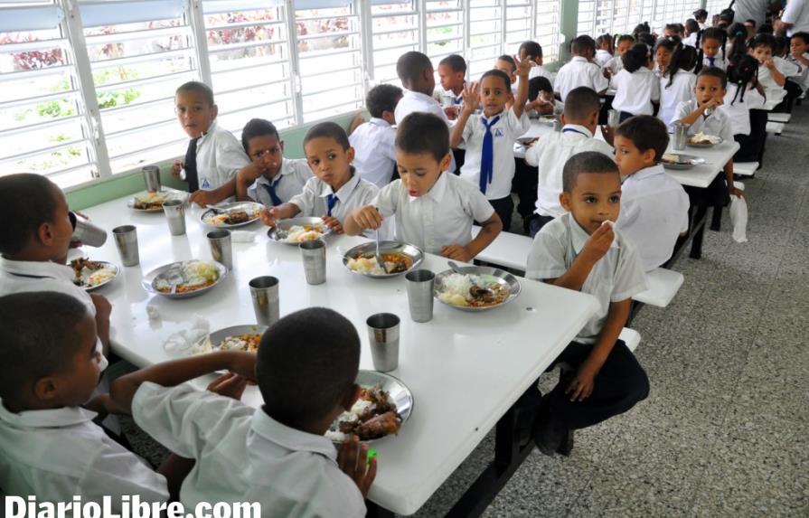 Educación garantiza calidad en alimento escolar en Santiago