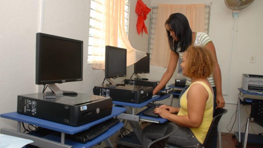 Indotel firma memorando por Internet Asequible