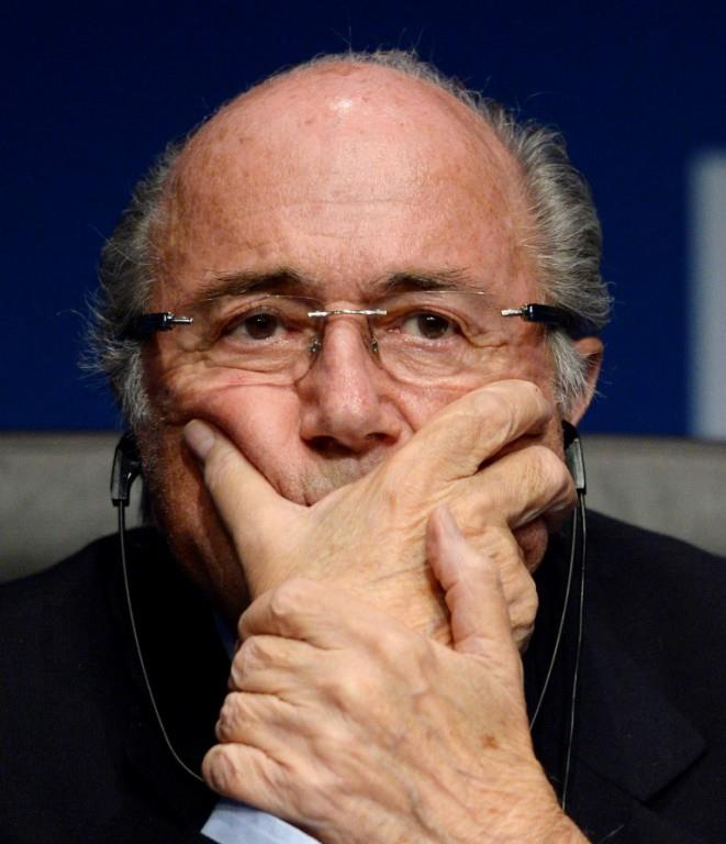 Joseph Blatter le dice a la FIFA que buscará reelección