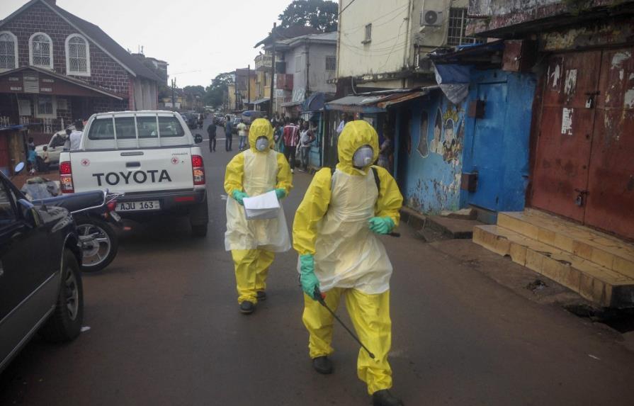 Semana de altas, bajas y reforzamiento de medidas de seguridad contra el ébola