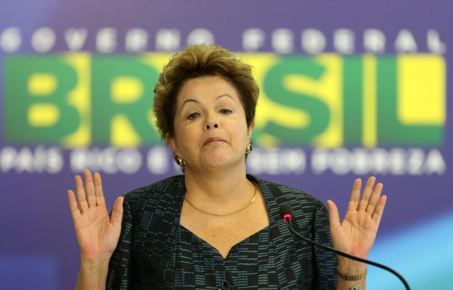 La presidenta brasileña Dilma Rousseff lidera el escrutinio con el 50,99 %