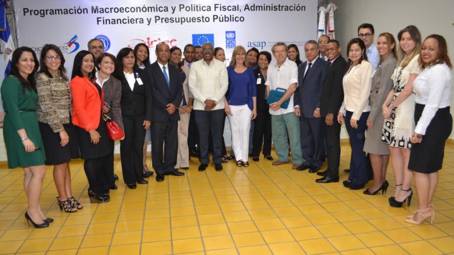 Capacitan a empleados DIGEPRES sobre mejores prácticas presupuestarias Capacitan a empleados DIGEPRES sobre mejores prácticas presupuestarias