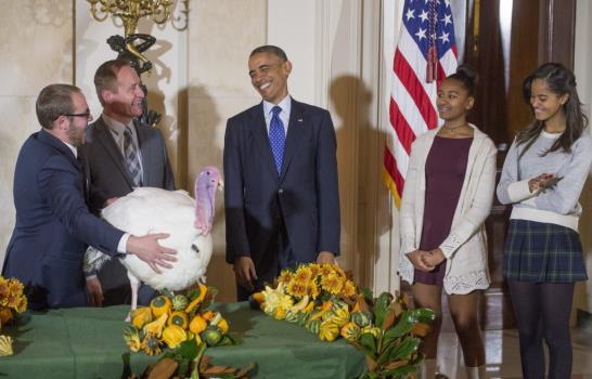 Obama inaugura la fiesta de Acción de Gracias con el indulto al pavo Cheese