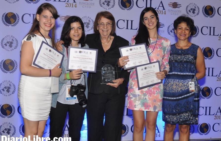 Colegio recibe premio CILA