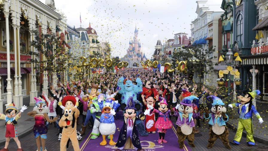 Disneyland París logra el récord Guinness por la mayor imagen aérea con 1,571 drones