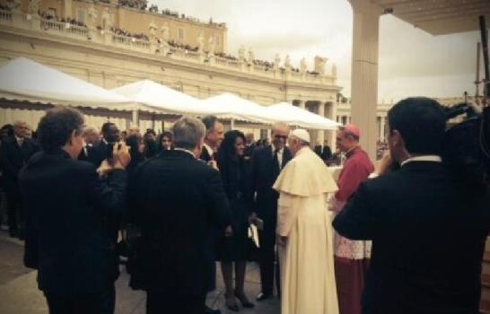 Pimera dama invita al papa Francisco a visitar República Dominicana