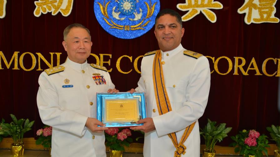 El vicealmirante Edwin R. Dominici realiza visita oficial a Taiwán
