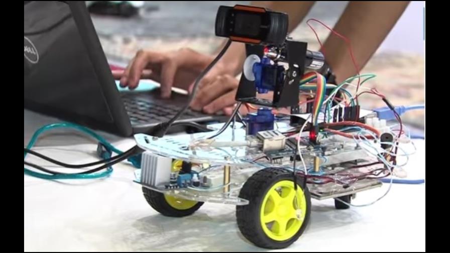 Fabrican en Marruecos un robot que se maneja con la vista Fabrican en Marruecos un robot que se maneja con la vista