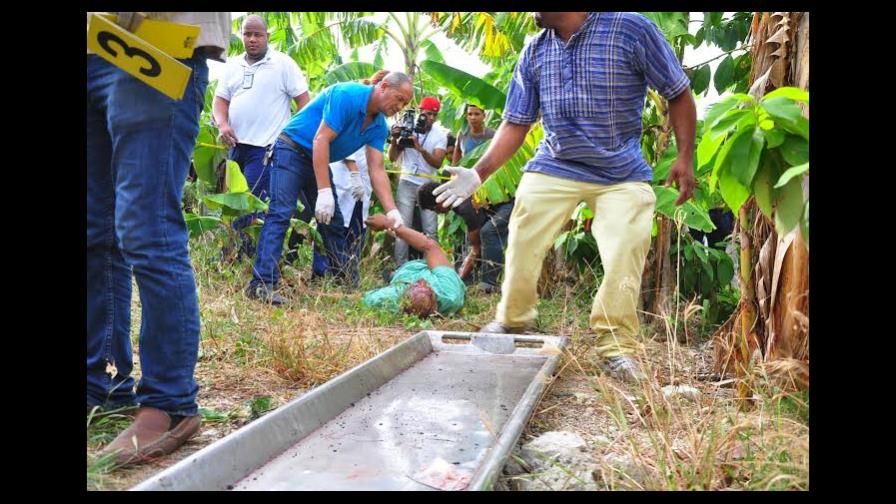 Seis hombres sorprenden a tiros a un grupo que compartía en una vivienda y matan dos