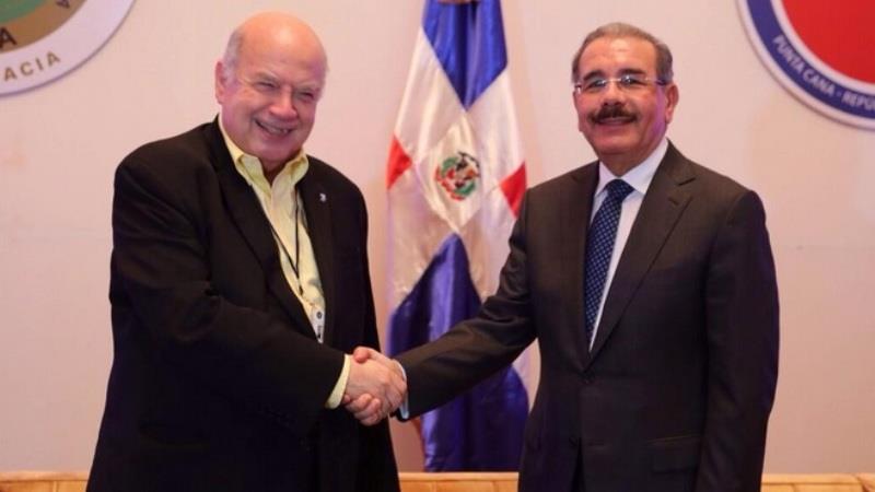 Presidente Medina e Insulza sostienen reunión