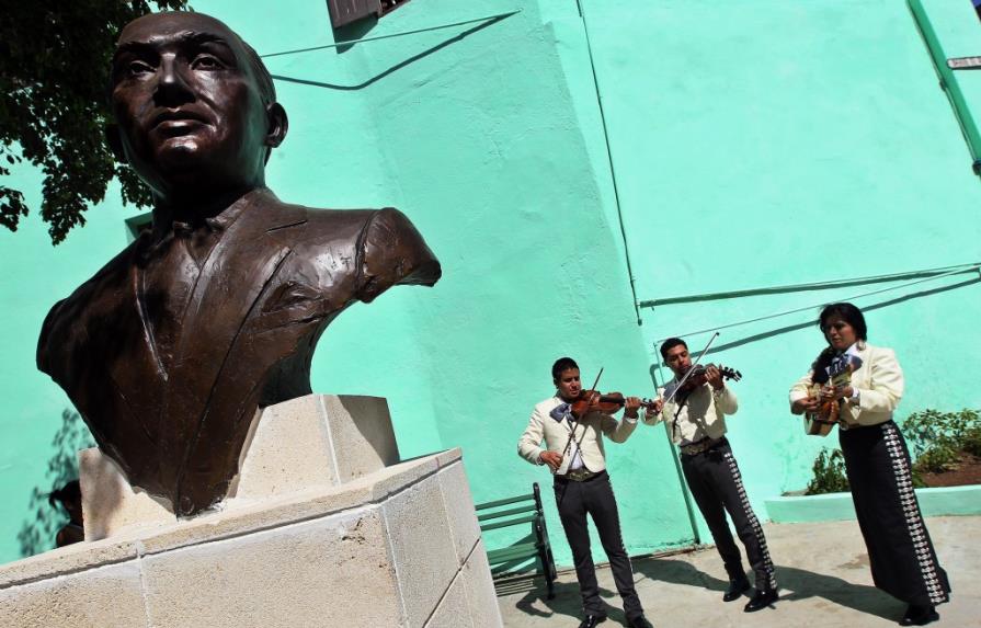 Inauguran Busto De Pedro Vargas En La Habana Para Honrar Al Cantante