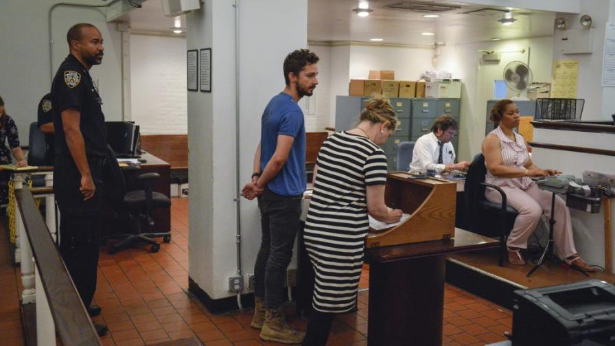 Shia LaBeouf sale en libertad tras ser detenido en un teatro de Broadway Shia LaBeouf sale en libertad tras ser detenido en un teatro de Broadway