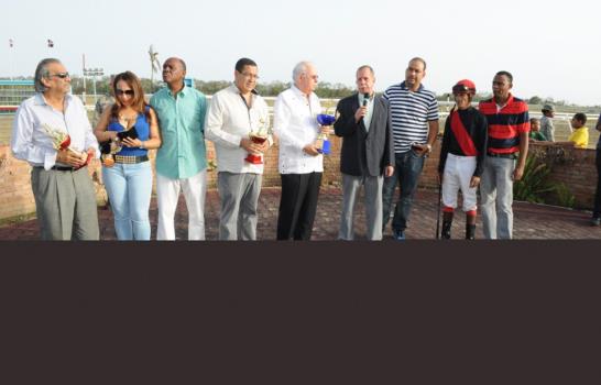 Shooks Town Road y Mr. Lightning cumplen en el Hipódromo V Centenario