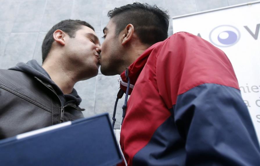 Marino chileno se declara gay