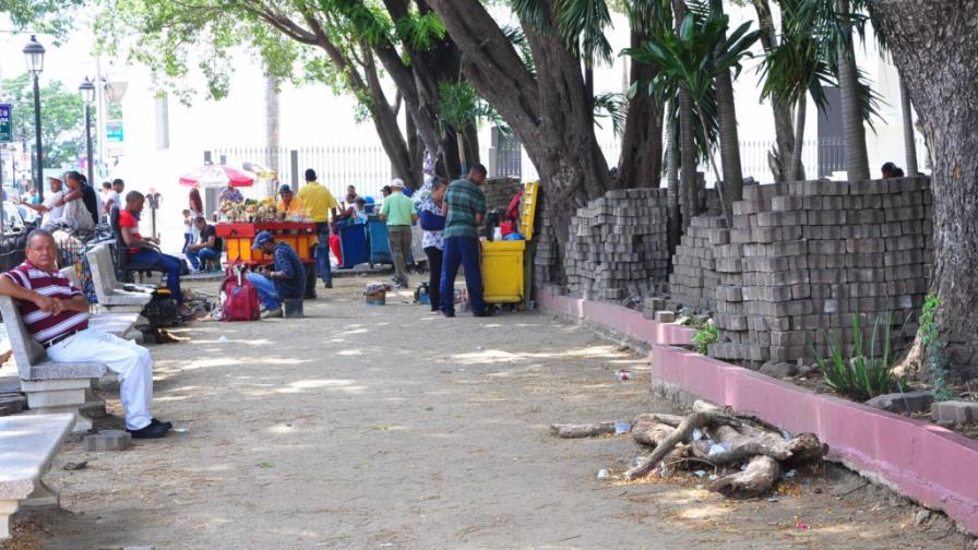Paralizan la remodelación del parque Duarte de Santiago