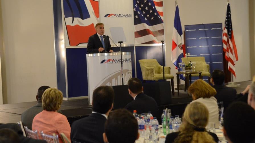 Brewster pide a los empresarios y líderes contribuir con la República Dominicana Brewster pide a los empresarios y líderes contribuir con la República Dominicana