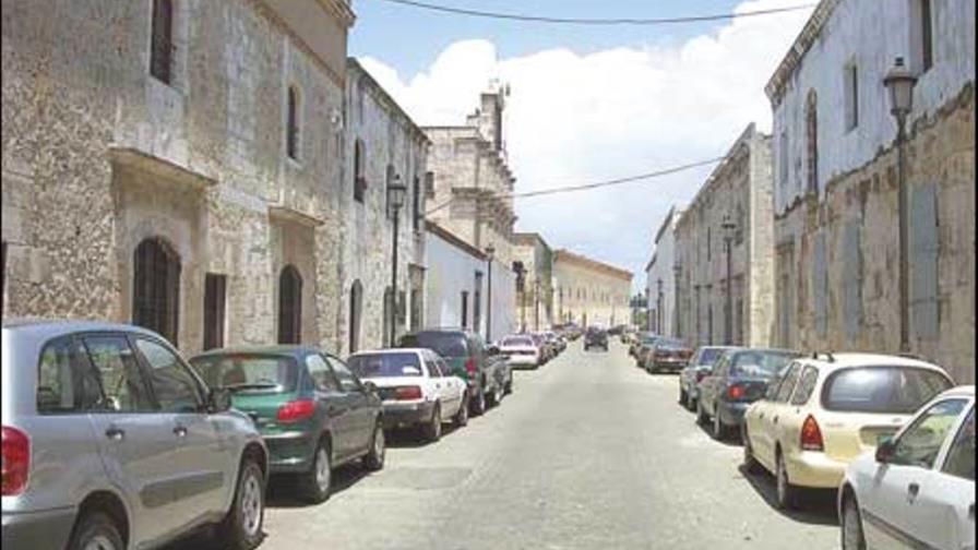 Abren parqueo de plazoleta España de manera provisional