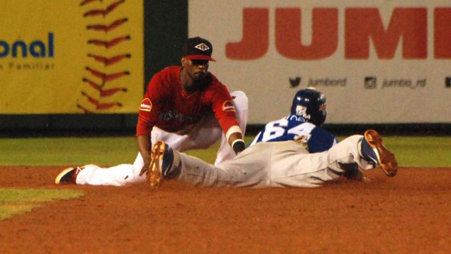 Félix Pérez, con triple productor de dos, coloca al Licey a un triunfo de campeón
