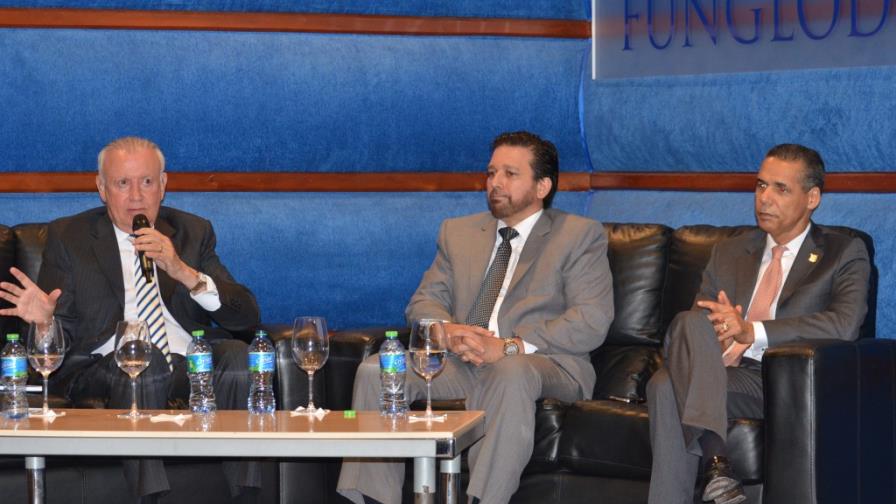 Expertos tratan la reforma al Código de Trabajo en panel de Funglode Expertos tratan la reforma al Código de Trabajo en panel de Funglode