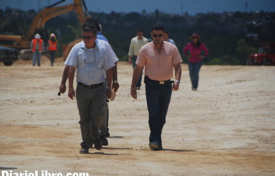 Constructoras visitan terrenos de Nueva Barquita