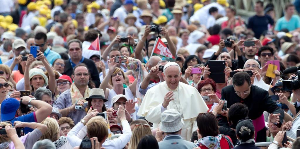 Los católicos en el mundo aumentan a 1.229 millones y se mantienen en América
