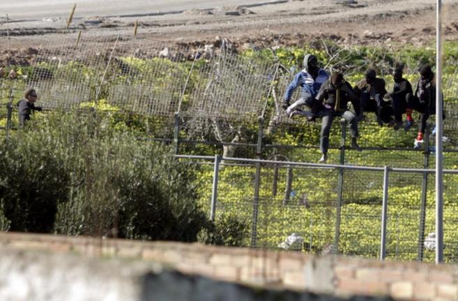 España agilizará la instalación de malla antientradas en la valla de Melilla