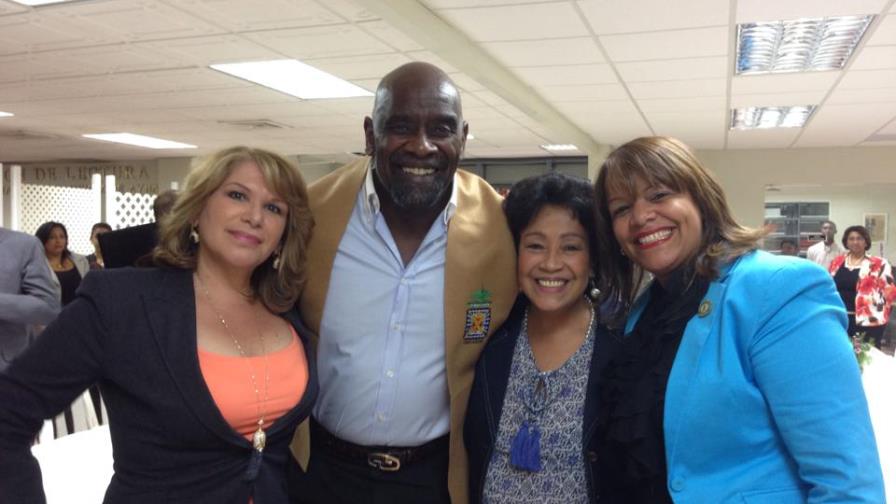 UNICARIBE reconoció a Chris Gardner