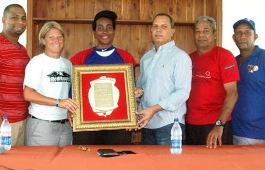 La dominicana Dharianna Familia seleccionada short All Stars del softbol de NAIA en los Estados Unidos