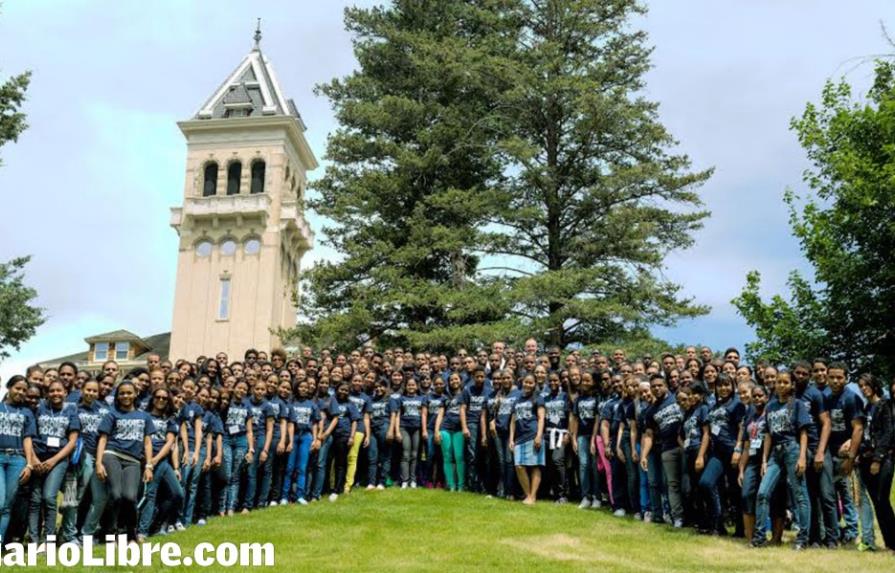 El Ministerio de Educación Superior envía 157 estudiantes a Utah