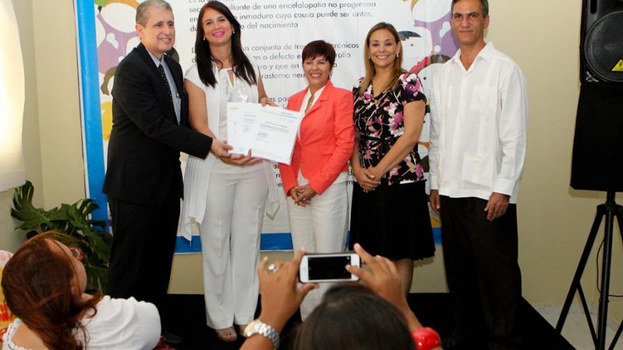 Fundación Nido para Ángeles recibe equipos de terapia