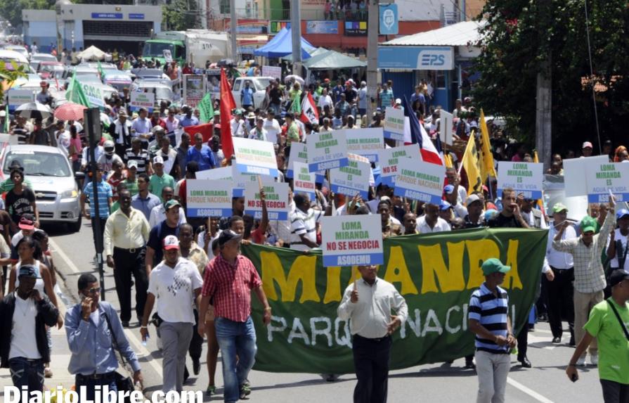 Jornada de protestas por Loma Miranda deja dos heridos de bala; marchan al Congreso Nacional