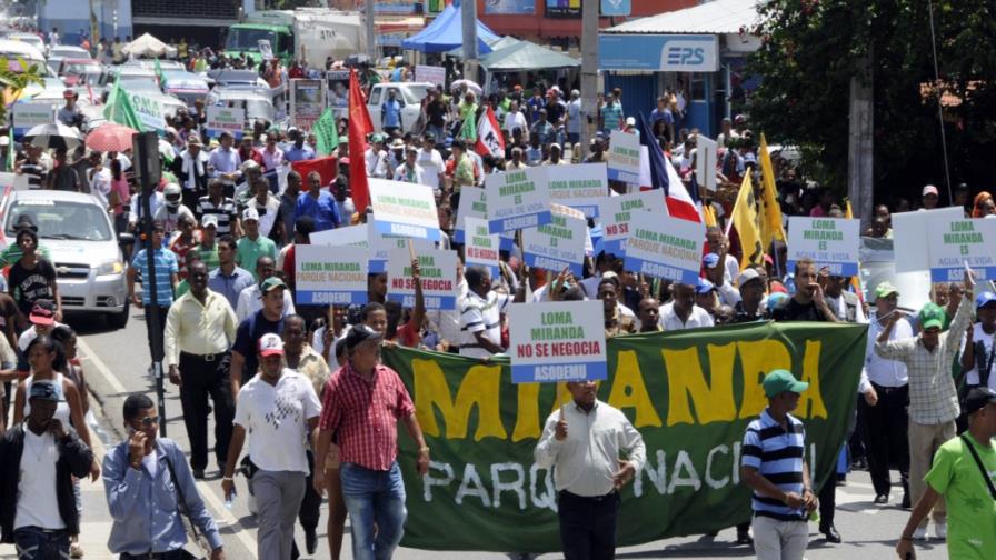 Jornada de protestas por Loma Miranda deja dos heridos de bala; marchan al Congreso Nacional