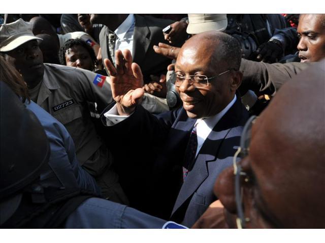Policía de Haití vigila a ex presidente Aristide