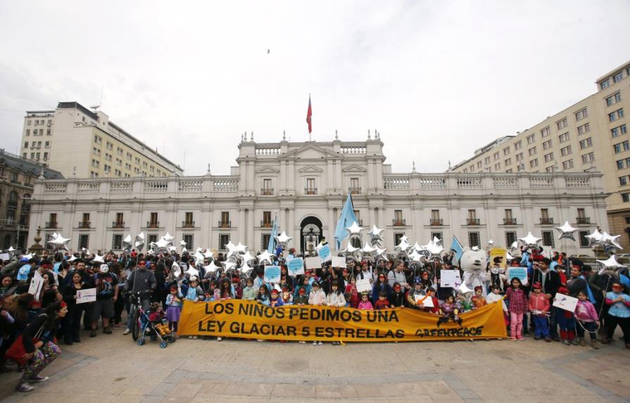 Niños marchan en Chile en demanda de protección a los glaciares