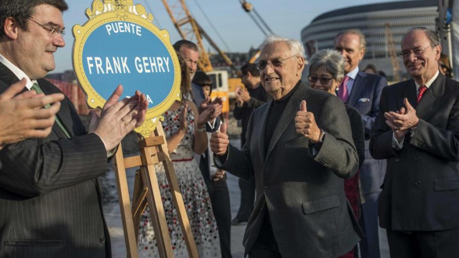 Frank Gehry apadrina un puente en Bilbao, la ciudad de su famoso Museo Guggenheim Frank Gehry apadrina un puente en Bilbao, la ciudad de su famoso Museo Guggenheim
