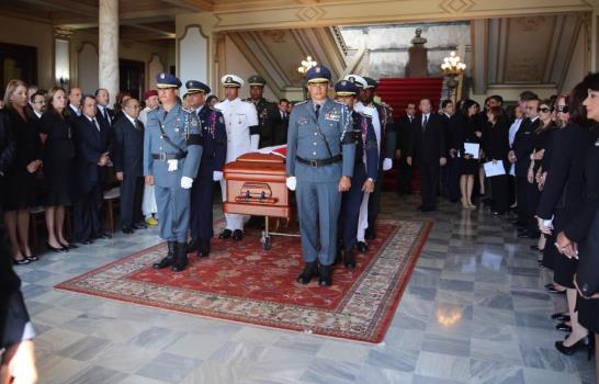 Realizan honras fúnebres a Morales Troncoso en el Palacio Nacional