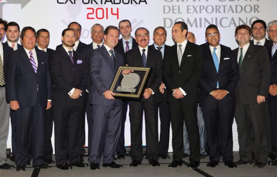 D?Clase Shoes, Banco Popular y Barceló Export premiados por ADOEXPO