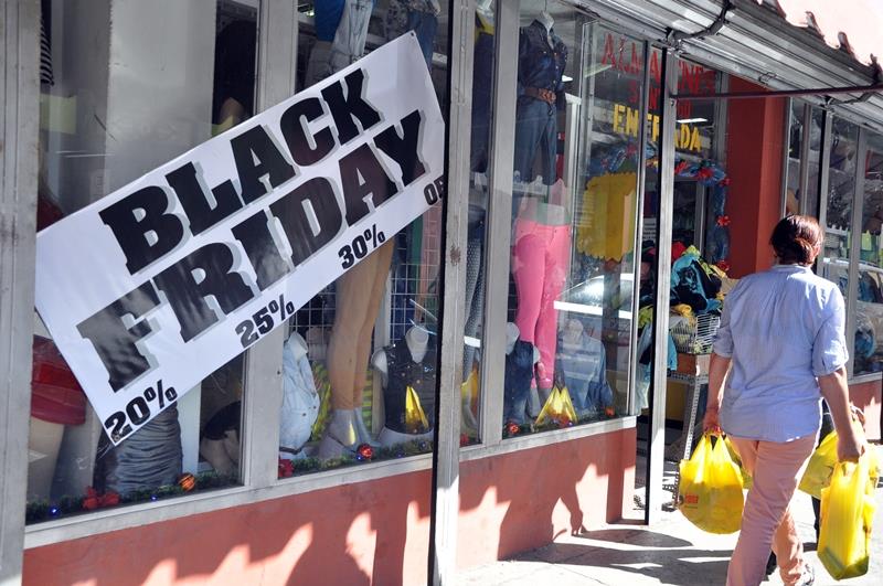 Comerciantes de Santiago extenderán ofertas de Black Friday hasta mañana